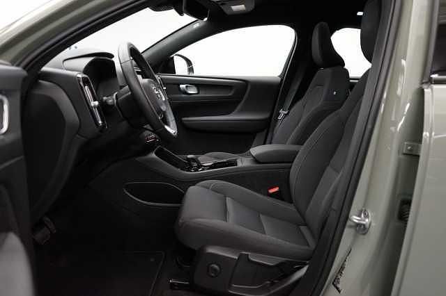 Begagnad Volvo C40 Single Motor 169 kW (231 HK) 2022 Grön SUV