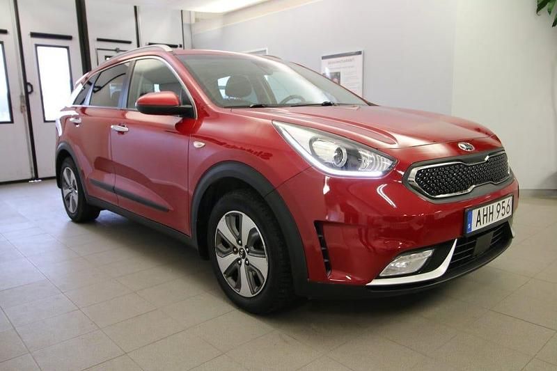 Begagnad Kia Niro 141 HK (103 kW) 2018 Röd SUV