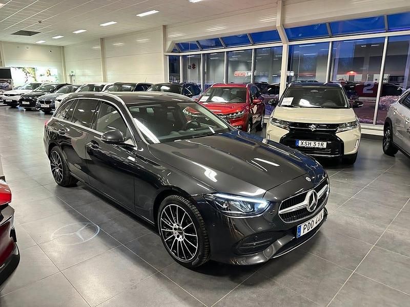 Begagnad Mercedes C300 Avantgarde 313 HK (230 kW) 2023 Grå