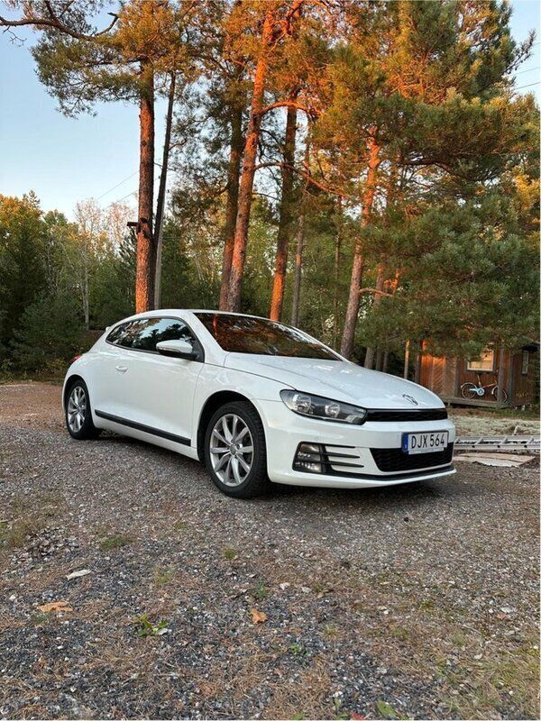 Vit Begagnad 2015 VW Scirocco Sportkupé | 174 900 kr (Dyr) - Bild 1/4