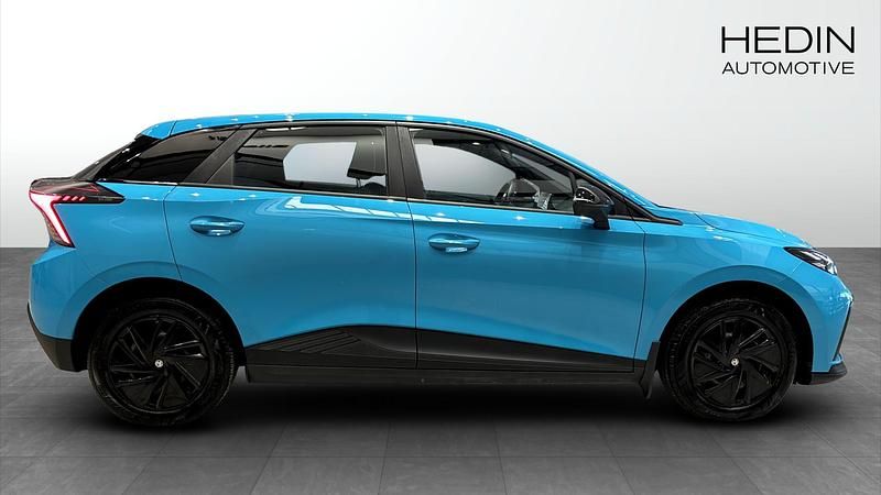 Begagnad MG MG4 EV 125 kW (170 HK) 2023 Blå Halvkombi