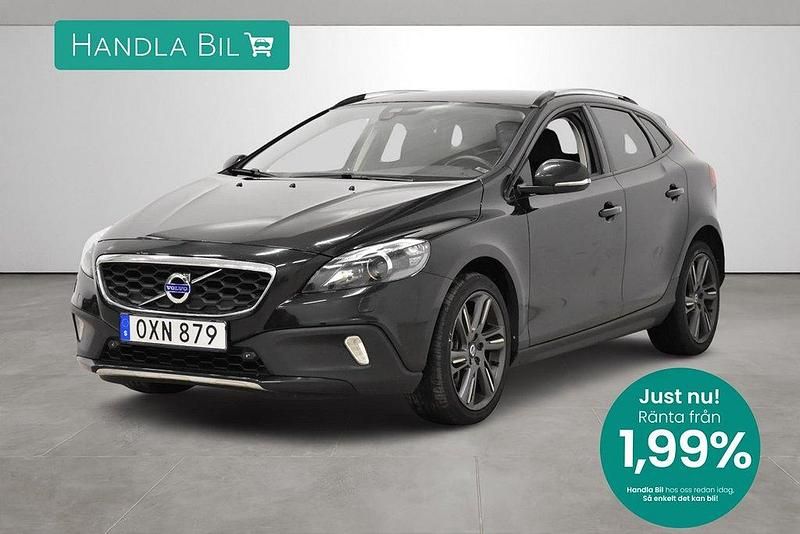 Svart Begagnad 2016 Volvo V40 CC Summum Kombi | 174 900 kr (Marknadspris) - Bild 1/3