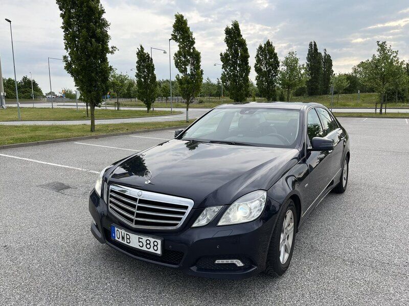 Blå Begagnad 2010 Mercedes E200 Avantgarde Sedan | 84 000 kr (Marknadspris) - Bild 1/4
