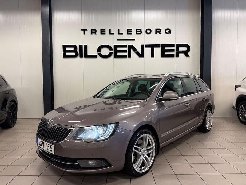 Ljusbrun Begagnad 2014 Skoda Superb Elegance Kombi | 99 900 kr (Marknadspris) - Bild 1/4