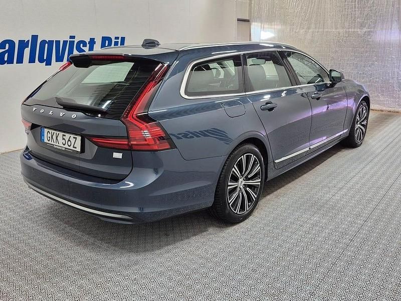 Begagnad Volvo V90 Inscription 253 HK (186 kW) 2022 Denimblå metallic Kombi