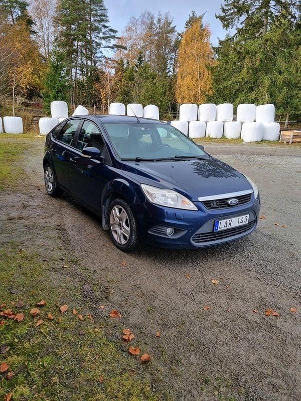 Begagnad 2011 Ford Focus Platinum Halvkombi | 10 000 kr (Superpris) - Bild 1/4