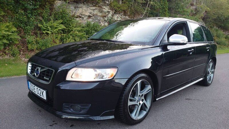 Svart Begagnad 2011 Volvo V50 R-Design Kombi | 77 000 kr (Marknadspris) - Bild 1/4