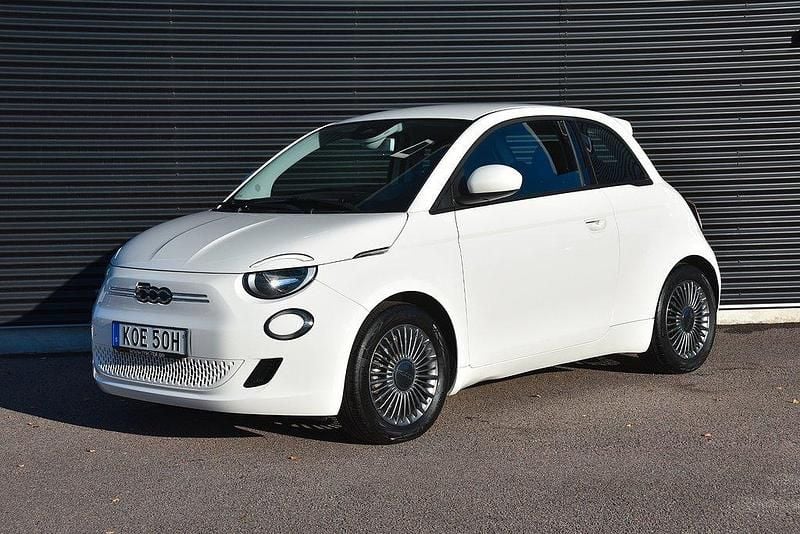 Vit Begagnad 2022 Fiat 500e Halvkombi | 189 900 kr (Lite dyr) - Bild 1/4