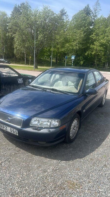 Blå Begagnad 2001 Volvo S80 Sedan | 16 000 kr (Marknadspris) - Bild 1/3