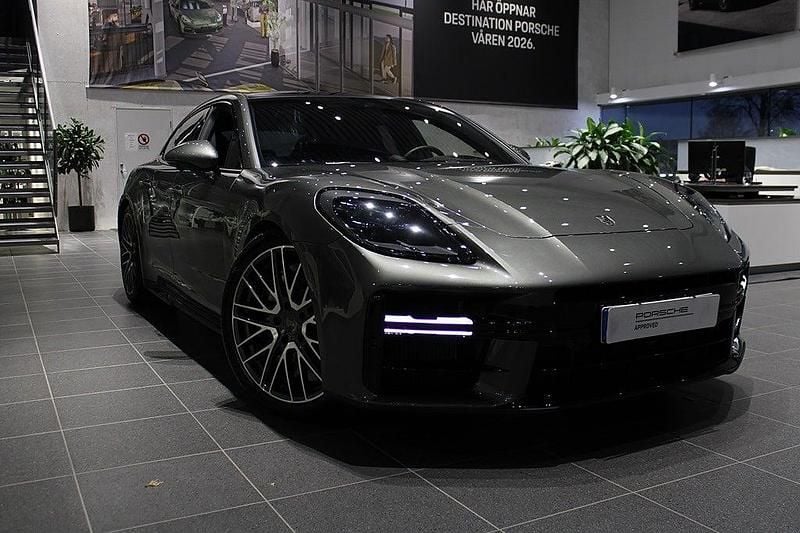 Begagnad Porsche Panamera 600 HK (441 kW) 2024 Grön Halvkombi