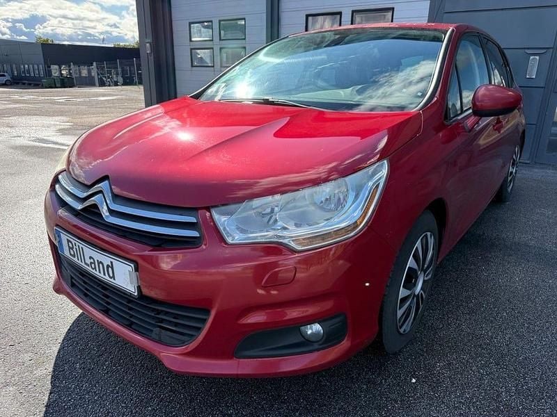 Röd Begagnad 2010 Citroën C4 Halvkombi | 35 900 kr (Marknadspris) - Bild 1/4