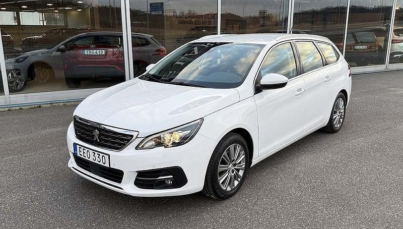 Begagnad Peugeot 308 SW Allure 131 HK (96 kW) 2019 Vit Kombi