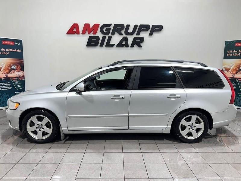 Begagnad Volvo V50 Momentum 150 HK (110 kW) 2011 Ljusgrå Kombi