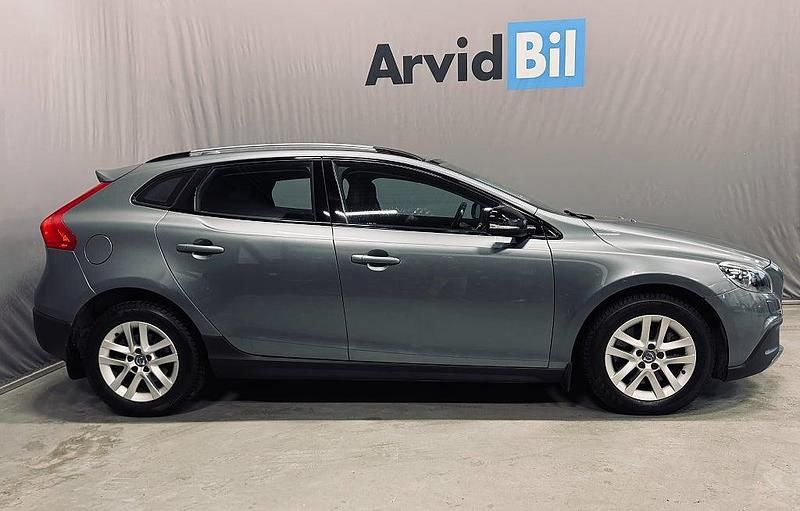 Begagnad Volvo V40 Momentum 179 HK (131 kW) 2014 Grå Halvkombi