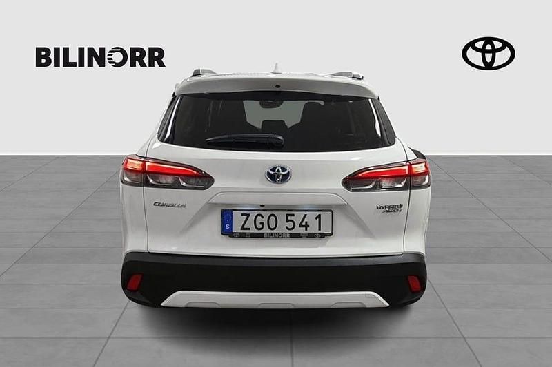 Begagnad Toyota Corolla Cross Style 200 HK (147 kW) 2022 Vit SUV