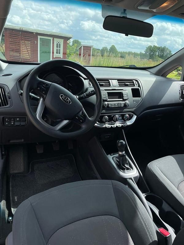 Begagnad Kia Rio 84 HK (61 kW) 2014