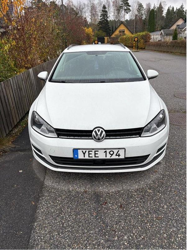 Vit Begagnad 2016 VW Golf VII Kombi | 134 000 kr (Marknadspris) - Bild 1/4