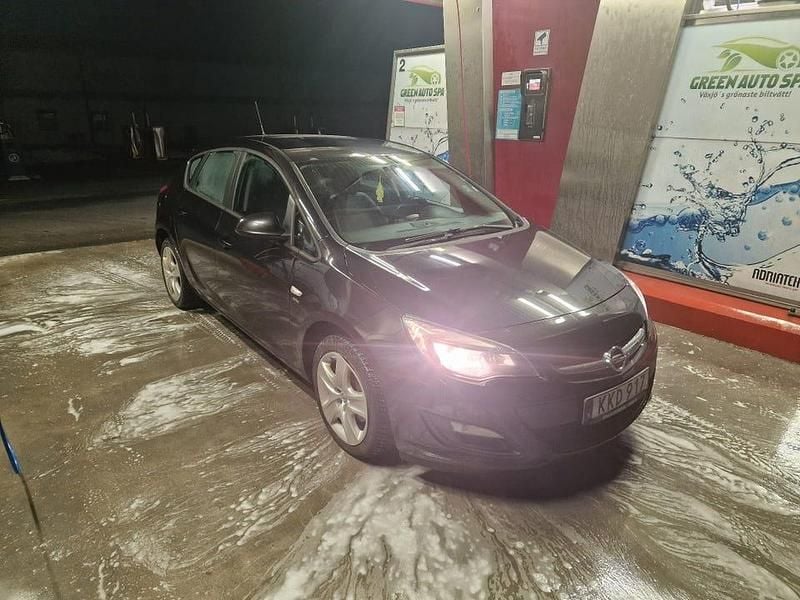 Begagnad Opel Astra 110 HK (80 kW) 2014