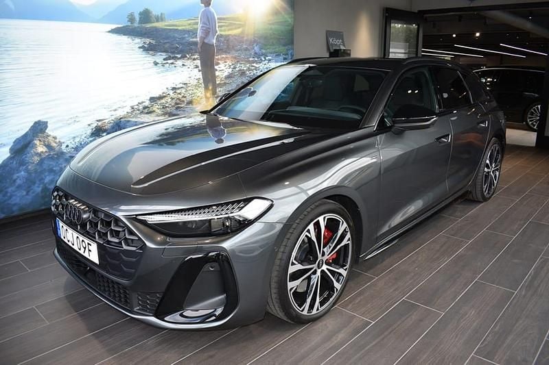 Grå Begagnad 2025 Audi A5 S-Line Sportkupé | 725 000 kr - Bild 1/4