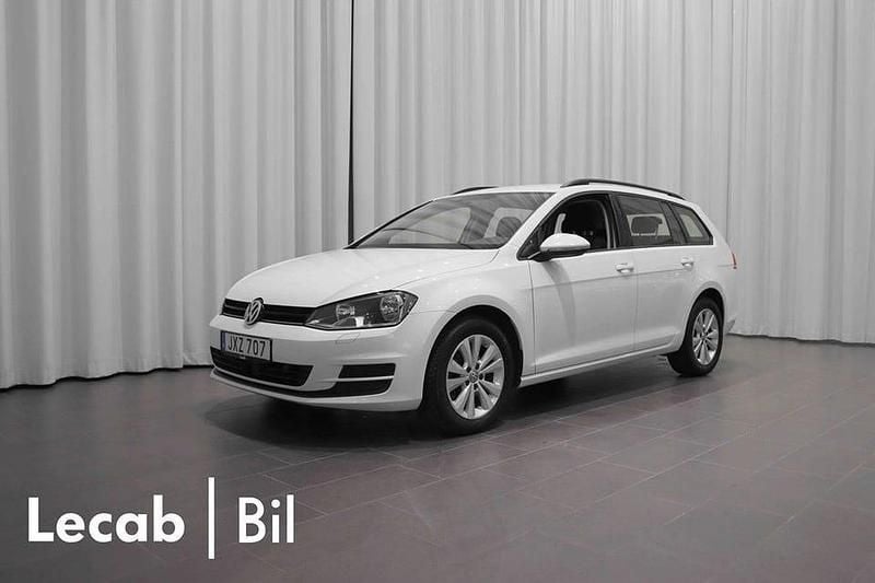 Pure white Begagnad 2017 VW Golf VII Kombi | 119 500 kr (Bra pris) - Bild 1/4