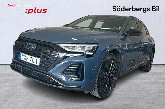 Blå (plasmablå metallic) Begagnad 2024 Audi Q8 e-tron S-Line SUV | 669 000 kr (Marknadspris) - Bild 1/4