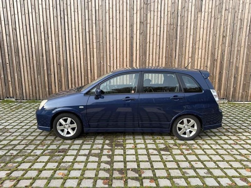 Begagnad Suzuki Liana 106 HK (77 kW) 2005 Mörkblå Halvkombi