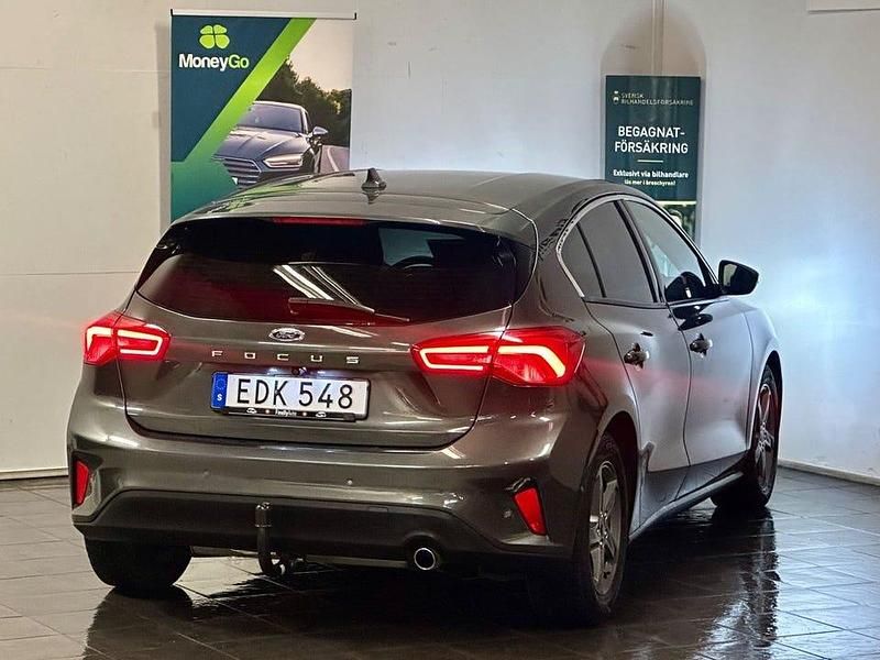 Begagnad Ford Focus Titanium 125 HK (91 kW) 2018 Grå Halvkombi