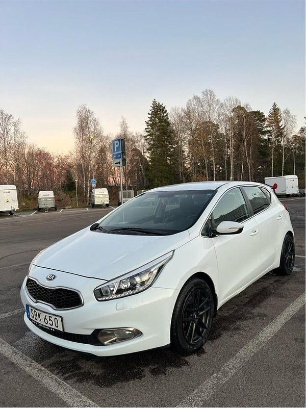 Begagnad 2015 Kia Ceed Comfort Halvkombi | 80 000 kr (Marknadspris) - Bild 1/4