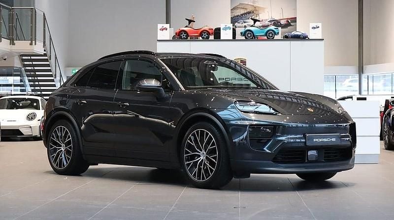 Begagnad Porsche Macan 4 Electric 2025 Grå SUV
