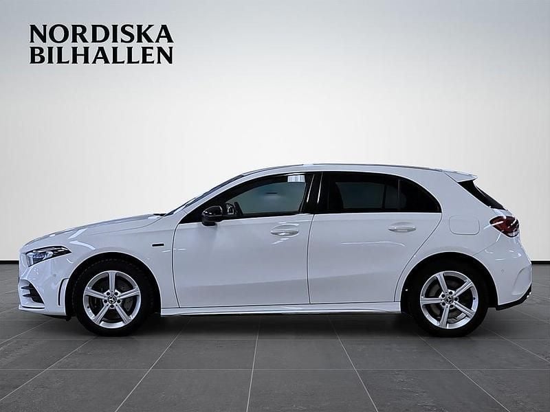 Begagnad Mercedes A250 AMG line 218 HK (160 kW) 2021 Vit