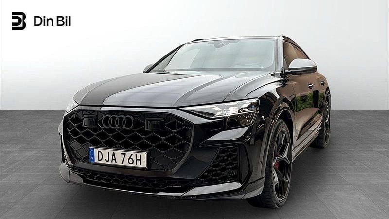 Mytsvart metallic Begagnad 2024 Audi RS Q8 Performance SUV | 1 749 000 kr (Marknadspris) - Bild 1/4