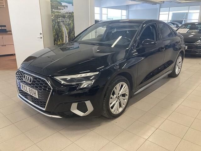 Begagnad Audi A3 Advanced 150 HK (110 kW) 2023 Brillantschwarz Sedan