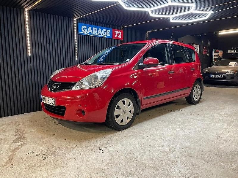 Begagnad Nissan Note 88 HK (64 kW) 2011 Röd Halvkombi