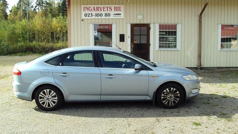 Blå Begagnad 2008 Ford Mondeo Ghia Halvkombi | 39 500 kr (Marknadspris) - Bild 1/4