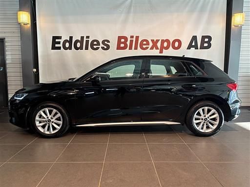 Begagnad Audi A3 Sportback Comfort 150 HK (110 kW) 2022 Svart Halvkombi