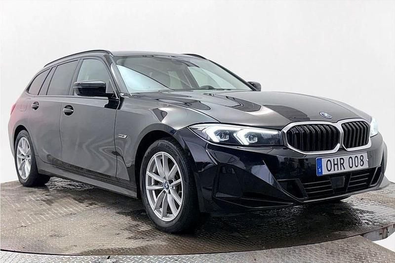 Begagnad BMW 330 292 HK (214 kW) 2023 Svart Kombi