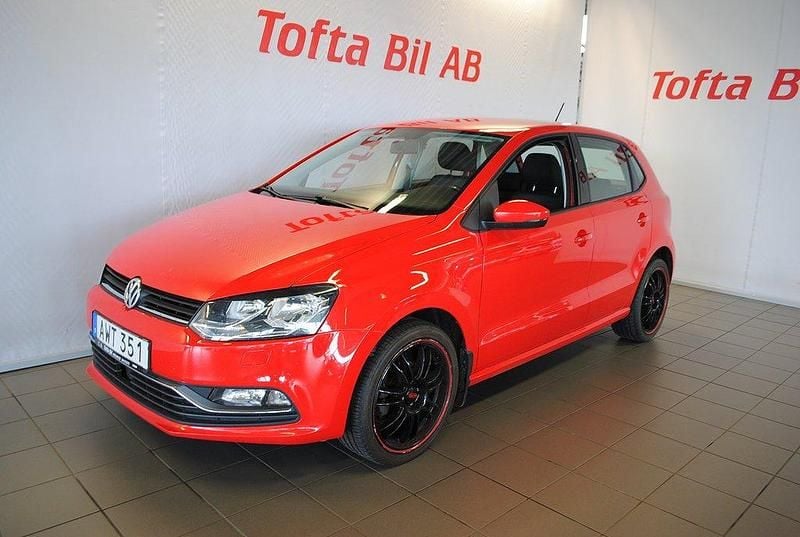 Röd Begagnad 2016 VW Polo Halvkombi | 129 000 kr (Dyr) - Bild 1/4