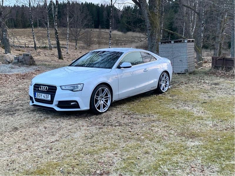 Vit Begagnad 2015 Audi A5 Sport Sportkupé | 115 000 kr (Marknadspris) - Bild 1/4