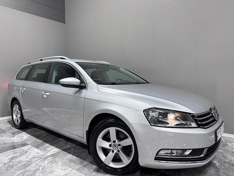 Silver Begagnad 2012 VW Passat Kombi | 84 900 kr (Marknadspris) - Bild 1/4