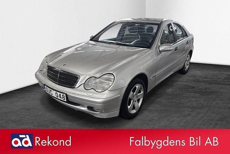 Ljusgrå Begagnad 2001 Mercedes C180 Sedan | 28 500 kr (Marknadspris) - Bild 1/4