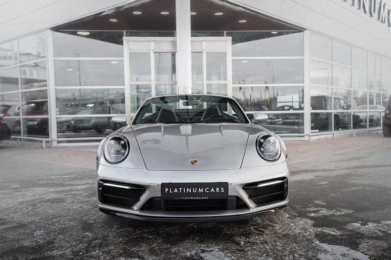 Begagnad Porsche 911 Carrera 4S 450 HK (330 kW) 2022 Gt silver metallic Cab