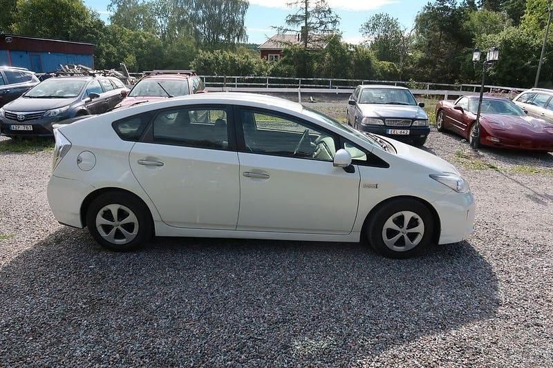 Begagnad Toyota Prius Plug-in Hybrid 136 HK (100 kW) 2012 Vit Halvkombi