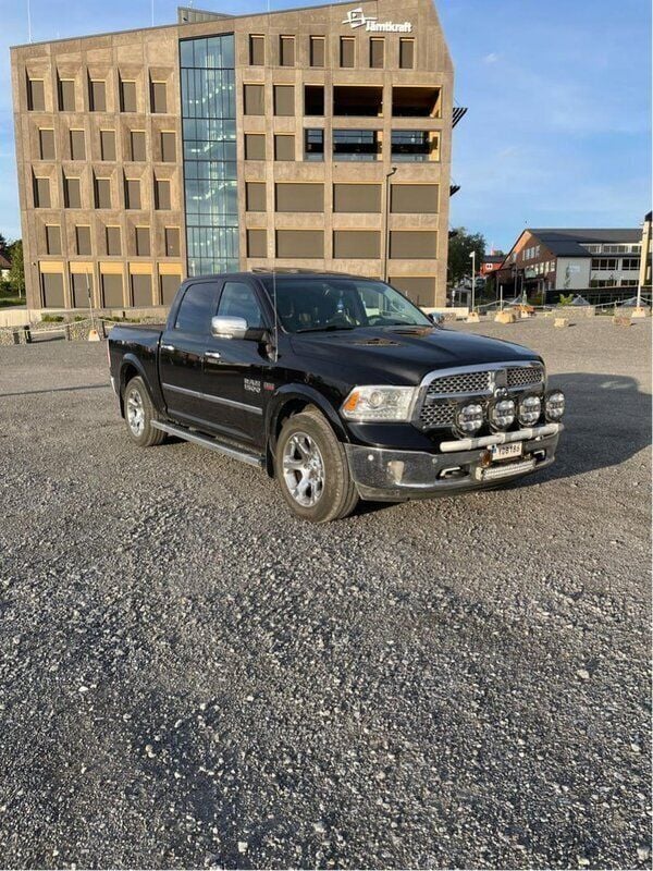 Svart Begagnad 2016 RAM 1500 Pickup | 285 000 kr (Marknadspris) - Bild 1/4