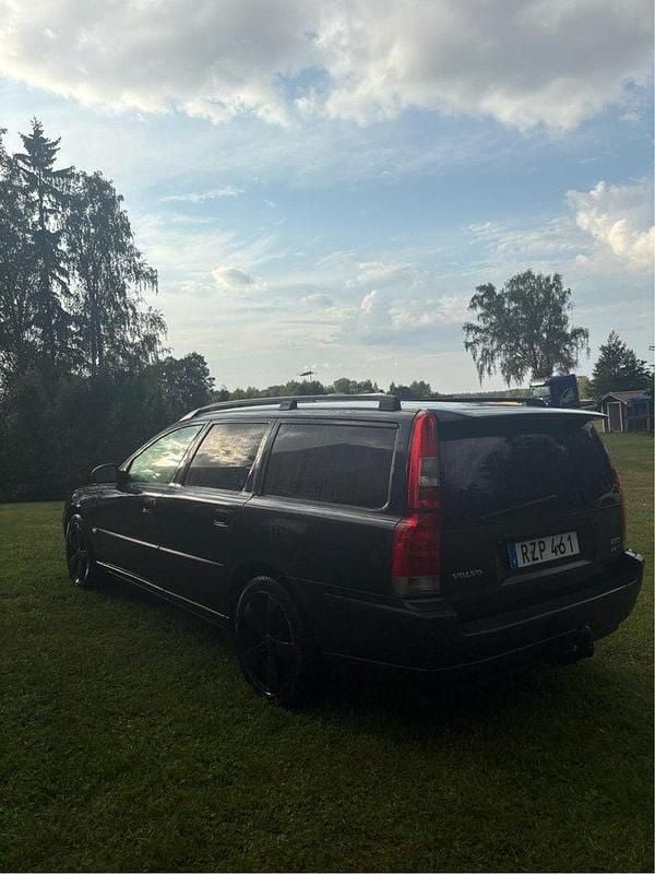Grå Begagnad 2001 Volvo V70 Kombi | 20 000 kr (Marknadspris) - Bild 1/4
