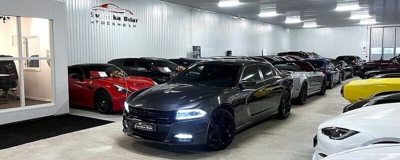 Mörkgrå (grå) Begagnad 2018 Dodge Charger Sedan | 389 900 kr - Bild 1/4