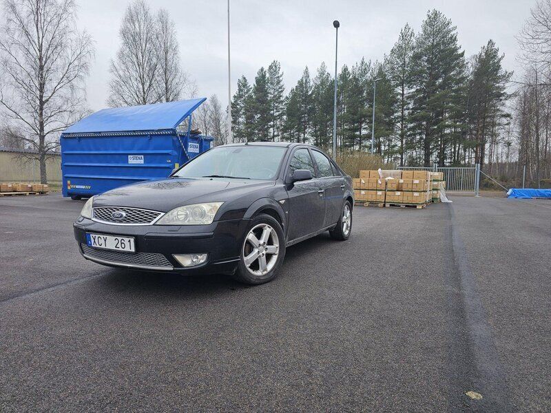 Svart Begagnad 2006 Ford Mondeo Titanium X Halvkombi | 15 000 kr (Marknadspris) - Bild 1/4