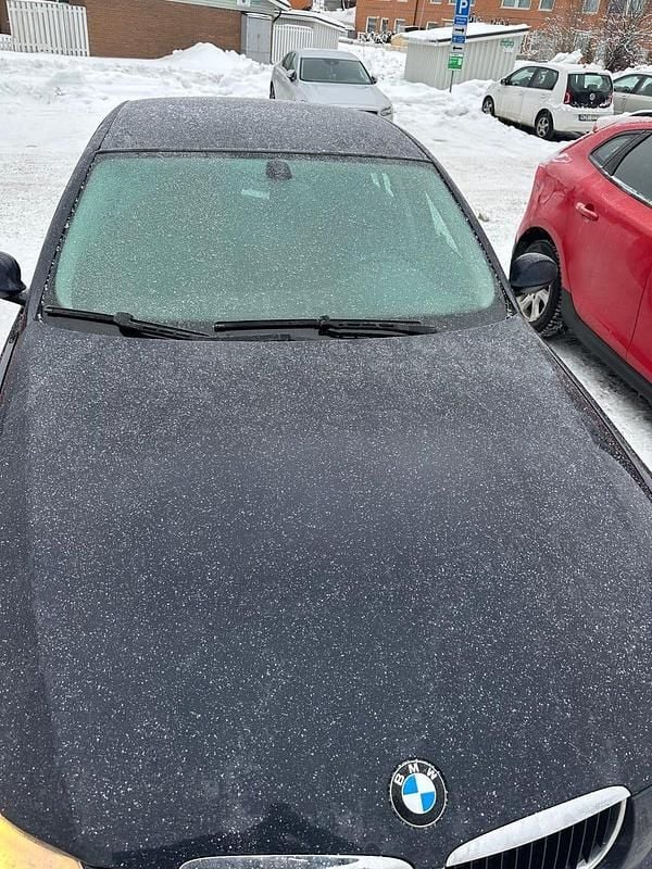 Begagnad BMW 318 129 HK (94 kW) 2006 Sedan