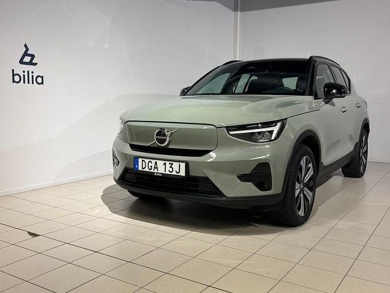 Grön Begagnad 2023 Volvo XC40 Core SUV | 309 500 kr - Bild 1/3
