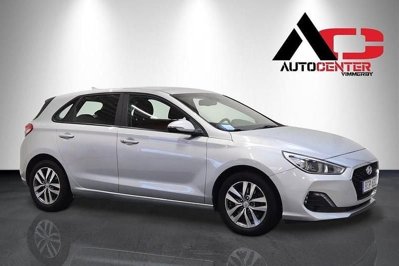 Silver Begagnad 2019 Hyundai i30 Trend Halvkombi | 129 700 kr (Marknadspris) - Bild 1/4