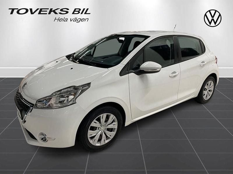 Vit Begagnad 2015 Peugeot 208 Halvkombi | 73 000 kr (Marknadspris) - Bild 1/4